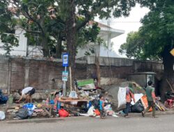 ​13 PKL Cihapit Tertibkan Lapak Mandiri, Efektivitas Penataan Ruang Publik Kota Bandung Diuji
