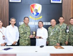​Perkuat Kepastian Hukum Aset Negara, Kantah Kota Bandung Serahkan Sertipikat Hak Pakai ke Lanud Husein Sastranegara
