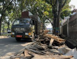 Terbentur Penolakan Penghuni, Pembongkaran Rumah Tanpa PBG di Gang Empang Ditunda
