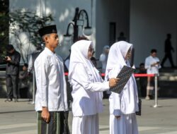 Peringatan Hari Santri di Balai Kota: Farhan Sentil Dunia Digital Ibarat ‘Rimba Belantara’, Dorong Penguatan Karakter Santri